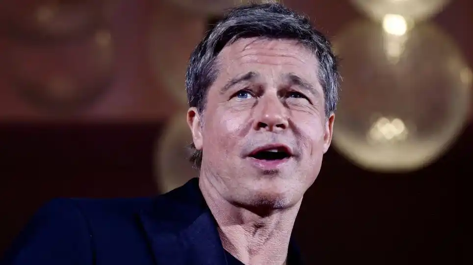 Las insólitas fotos con las que el falso Brad Pitt engañó a una mujer y le robó 830.000 euros