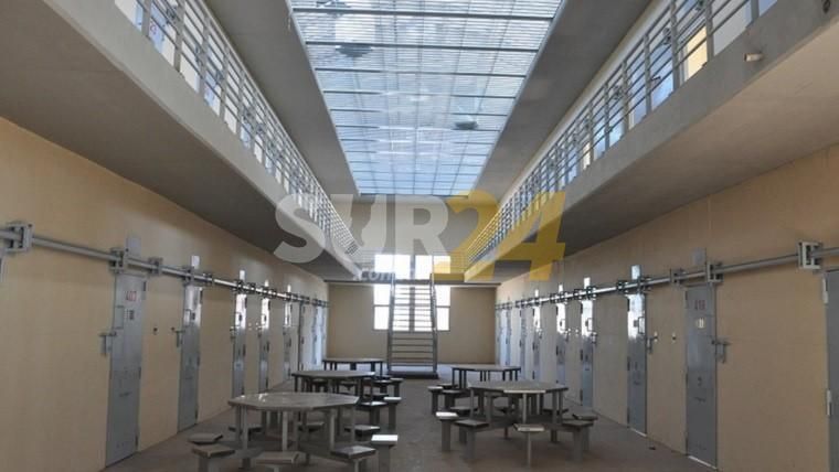Golpearon salvajemente a una mujer trans al ingresar a una cárcel de hombres