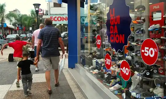 Balanza comercial: Subió la venta de materiales pero cayó la indumentaria