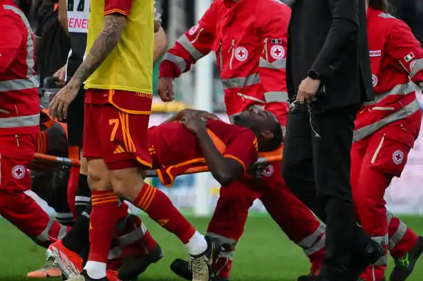 Roma-Udinese, suspendido por un jugador descompensado