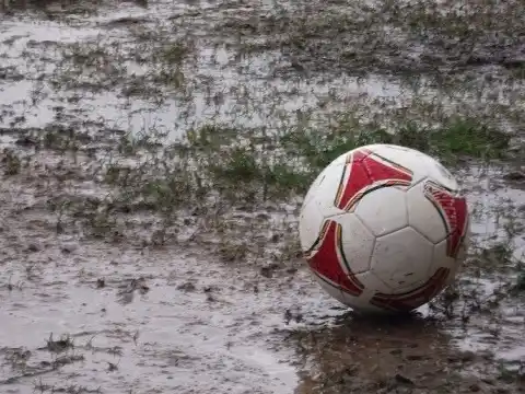 La LRF debió reprogramar para hoy, las partidos del sábado y domingo debido a las malas condiciones climáticas. Foto: LRF