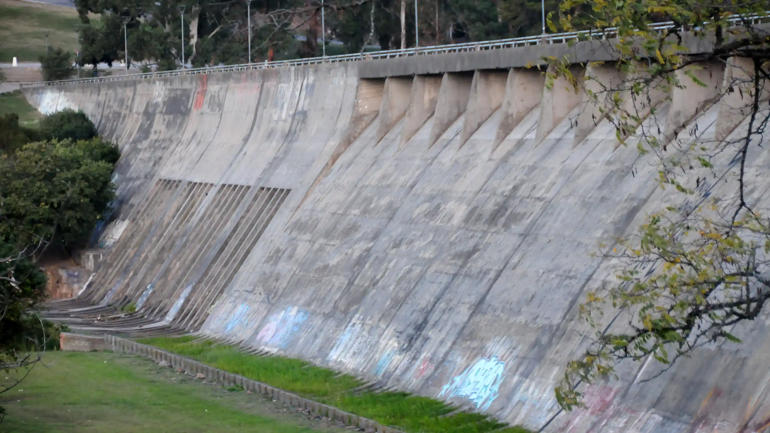 Murallón del Lago del Fuerte.