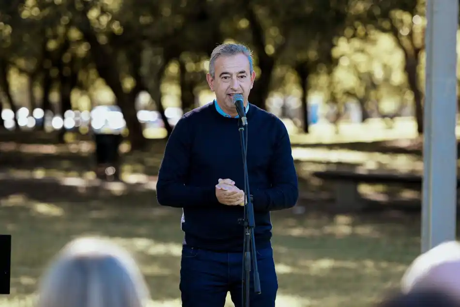 Javkin aseguró que no prevé aumentos en el boleto de colectivo a pesar de la suba en combustibles