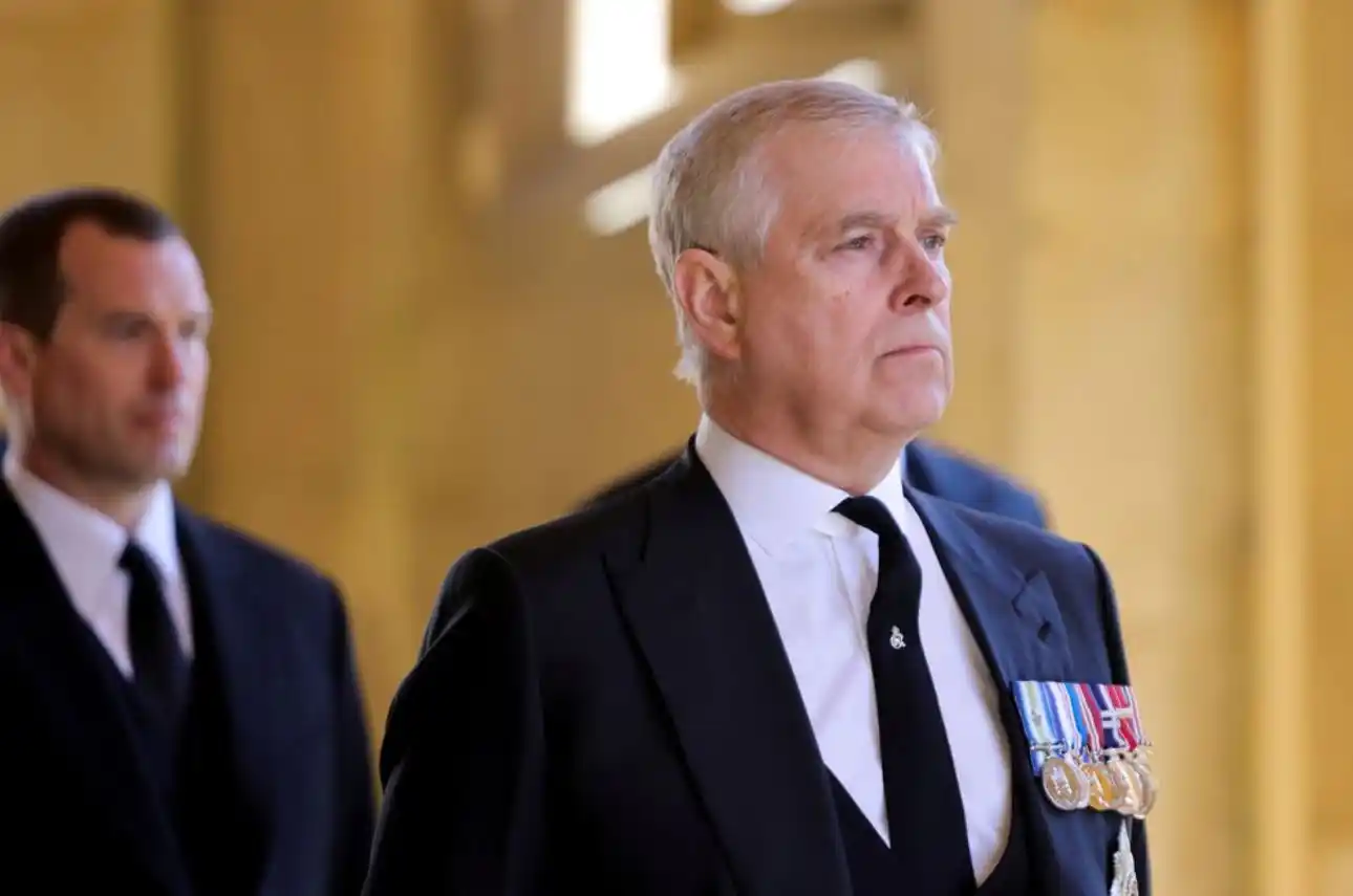 Denuncian al príncipe Andrés de Inglaterra: "Le permitieron abusar de una niña asustada"