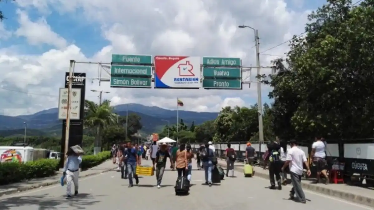 Aprueban cobro de IMPUESTO DE SALIDA por frontera con Colombia, medida estimularía paso ilegal por trochas