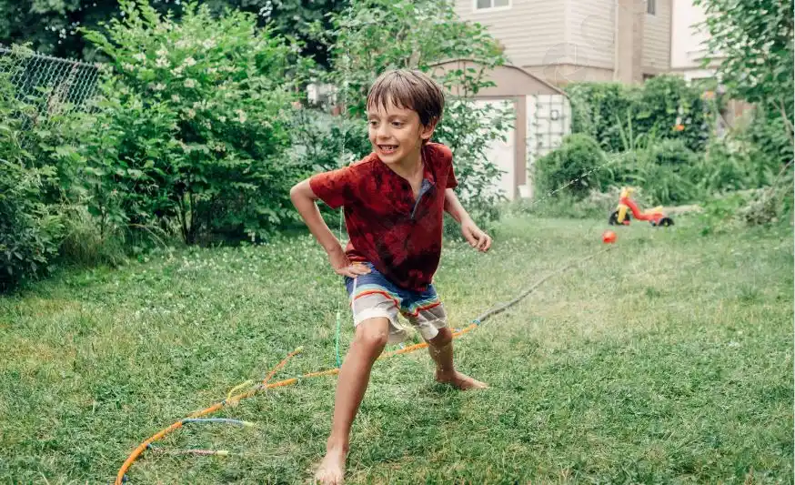 Infancias sin patio: ¿El avance de los edificios en la ciudad le negará a la niñez futura la conexión con la naturaleza?