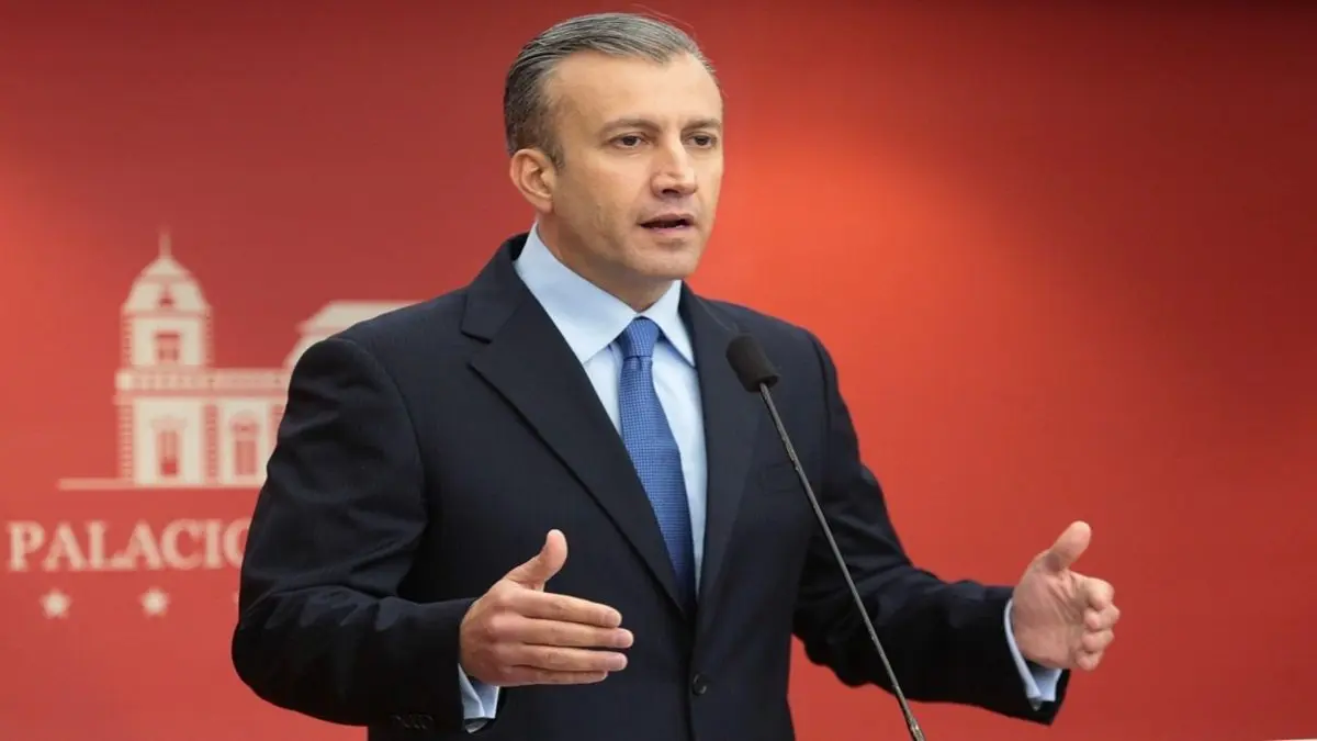 YA FUE SOFOCADO: ruptura de brazo de carga de gasolina generó incendio en llenadero de PDVSA, según El Aissami