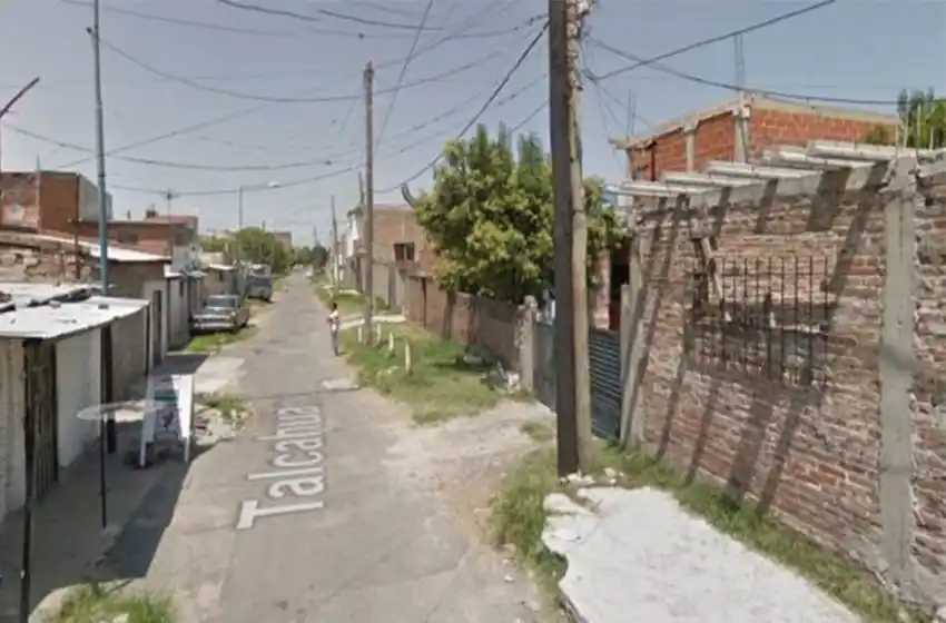 Estaba en una fiesta clandestina, se quiso sacar una foto con un arma, mató a un hombre y se escapó