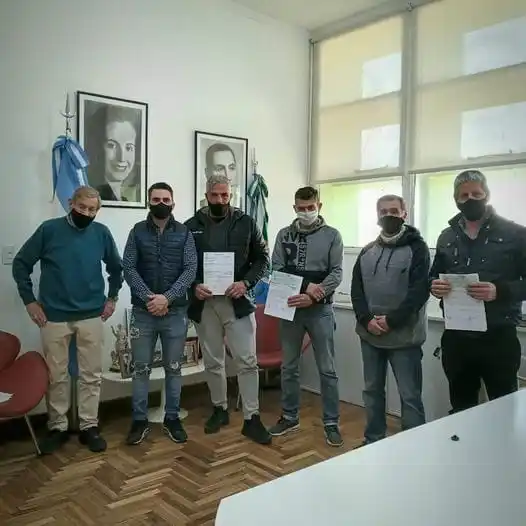 Entrega de tres subsidios a instituciones deportivas de Castelli