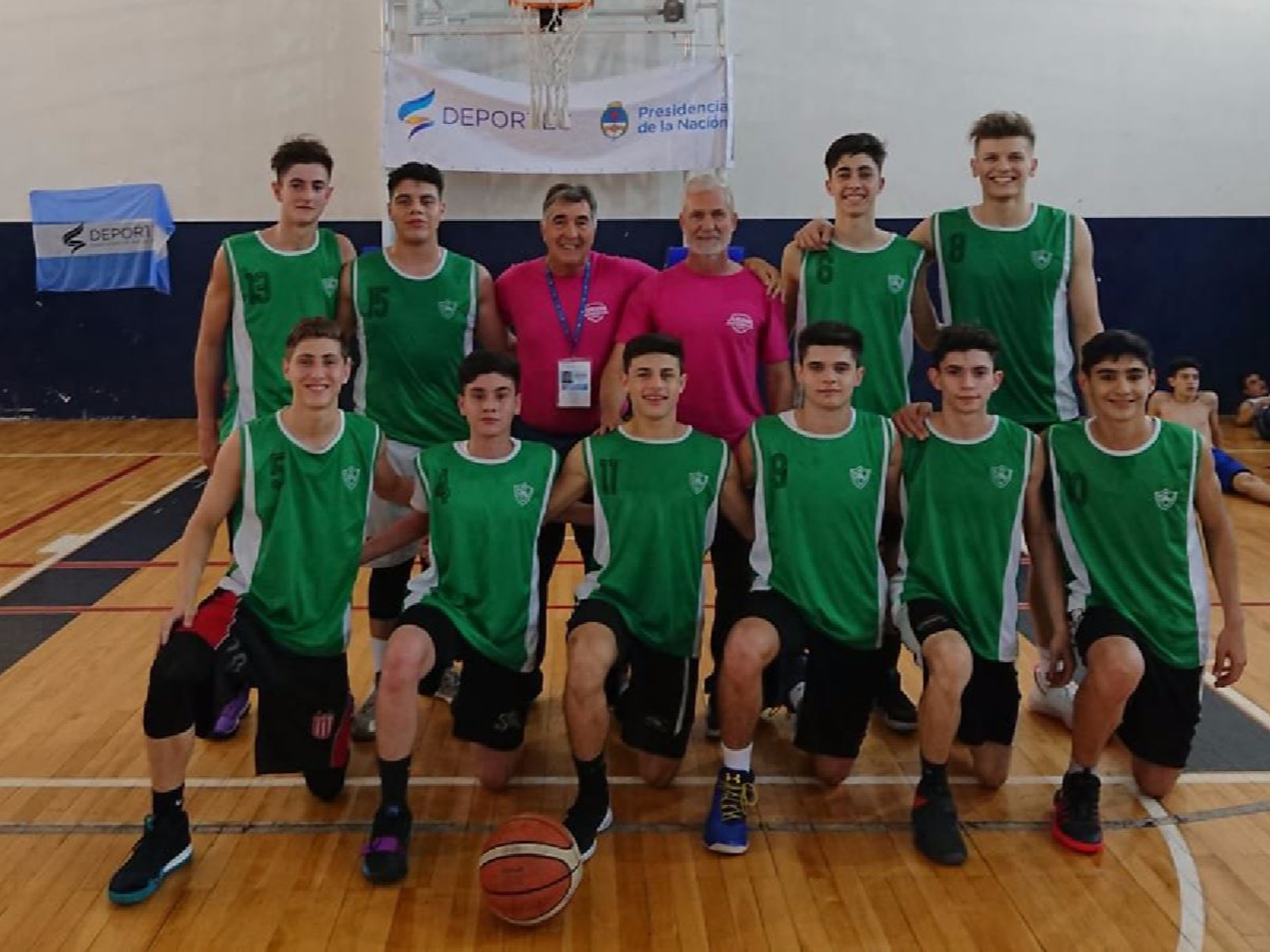 Convocan a una caravana para recibir a los campeones de la Escuela Normal