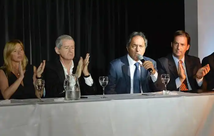 Scioli destacó la importancia de "estar unidos detrás este gran objetivo que es el desarrollo"