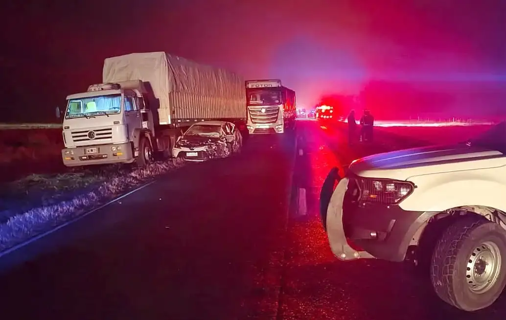 Una mujer murió y otras diez personas resultaron heridas.