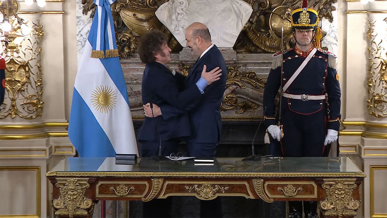 Milei le tomó juramento a Sturzenegger como nuevo ministro