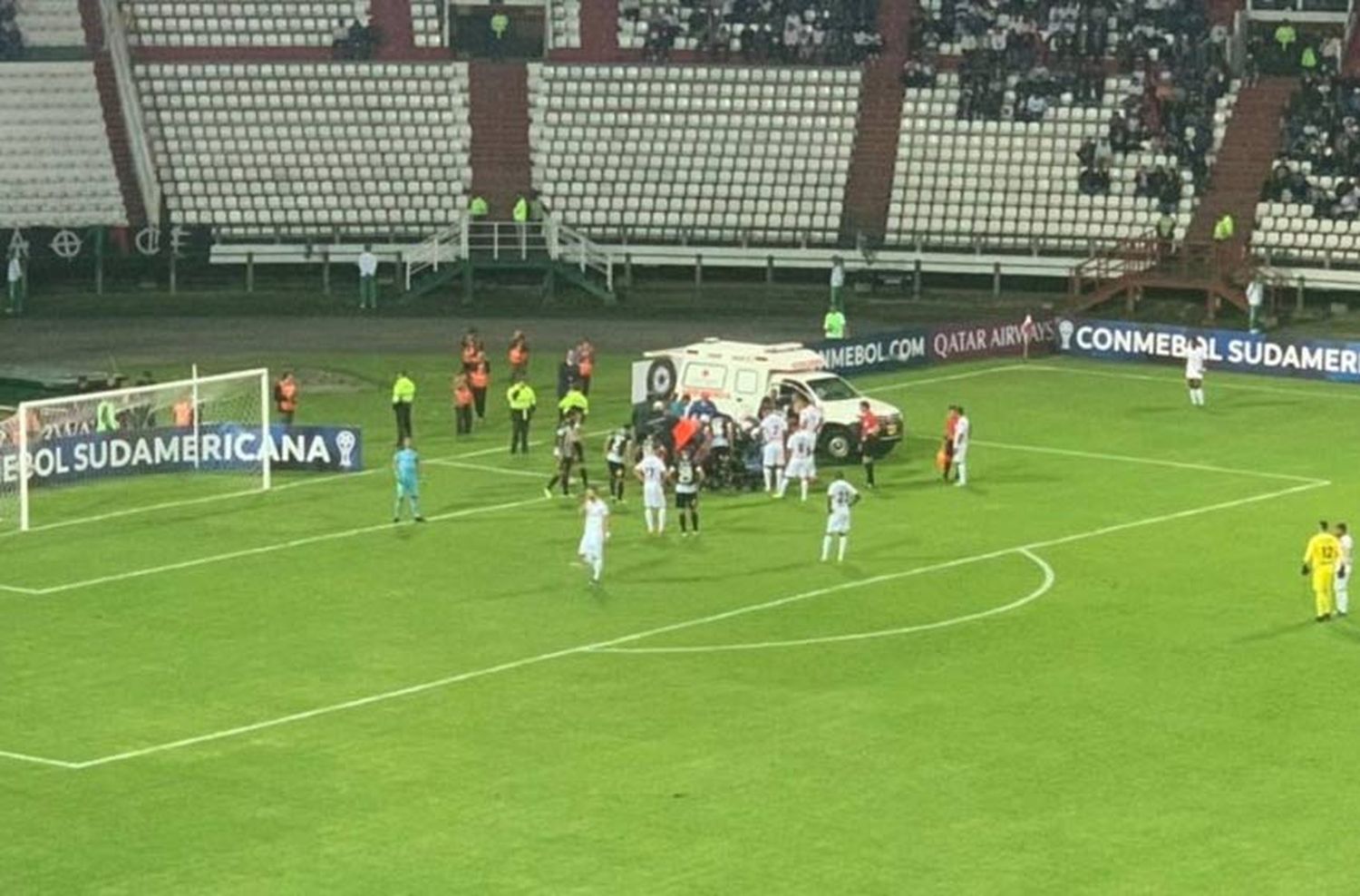 Maniobras de resucitación en pleno partido