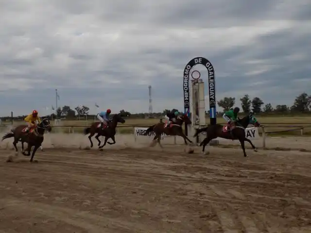 Oscar Paltenghi se refirió a la actividaden el Jockey Club Gualeguay