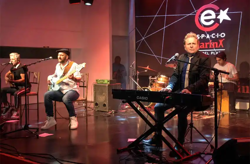 Los Tipitos presentaron su nuevo material en el cierre de una noche a puro rock