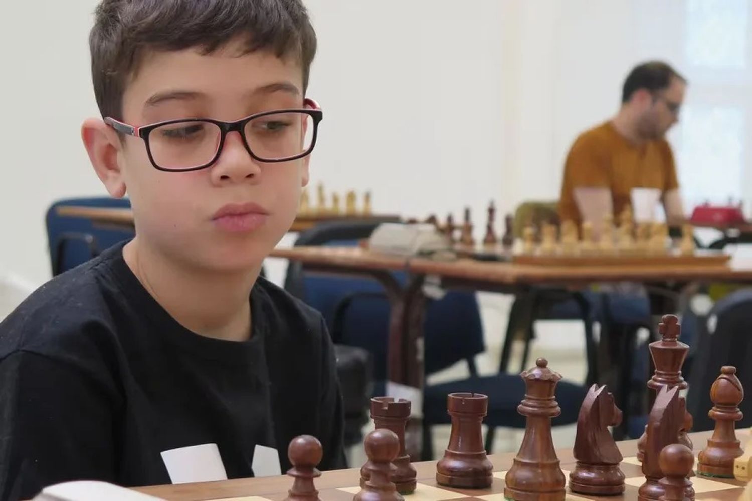 Récord en el ajedrez: el argentino de 10 años Faustino Oro se volvió el maestro internacional más joven de la historia