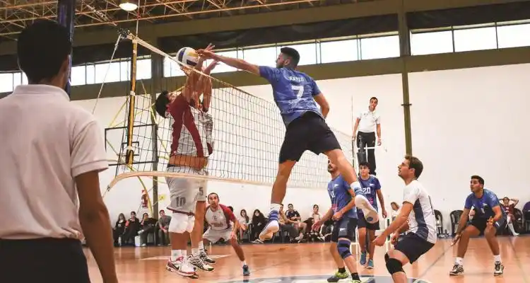 El duelo de líderes fue celeste