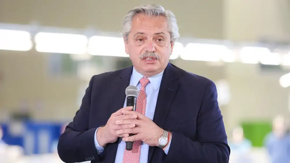 El Presidente descartó una devaluación y aseguró que jamás tocaría los depósitos en dólares