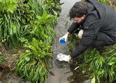 Crespo refuerza su política ambiental con monitoreos hídricos y mejoras en la red cloacal