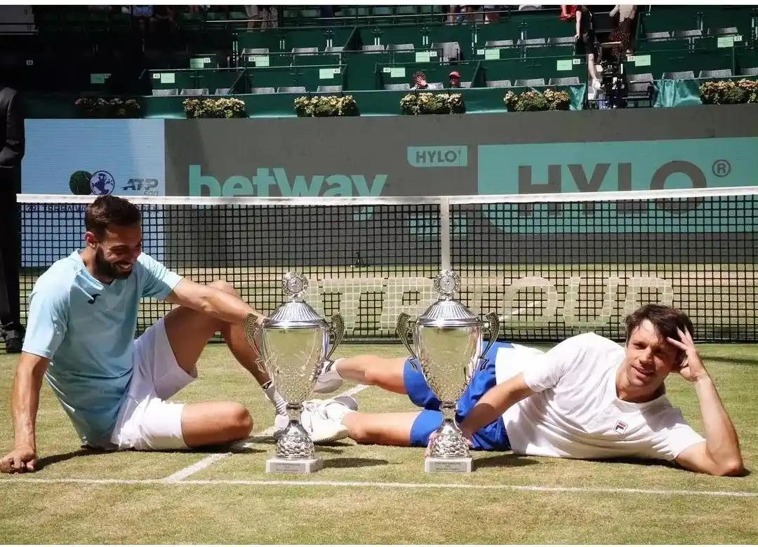 Zeballos y Granollers, cuando ganaron el torneo de Halle, en 2022.