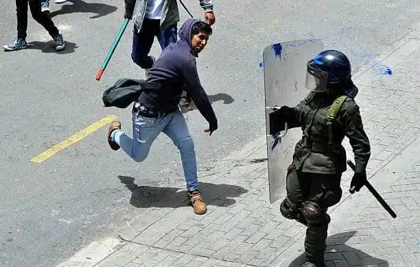 ATERRADOR RELATO de mujer policía abusada