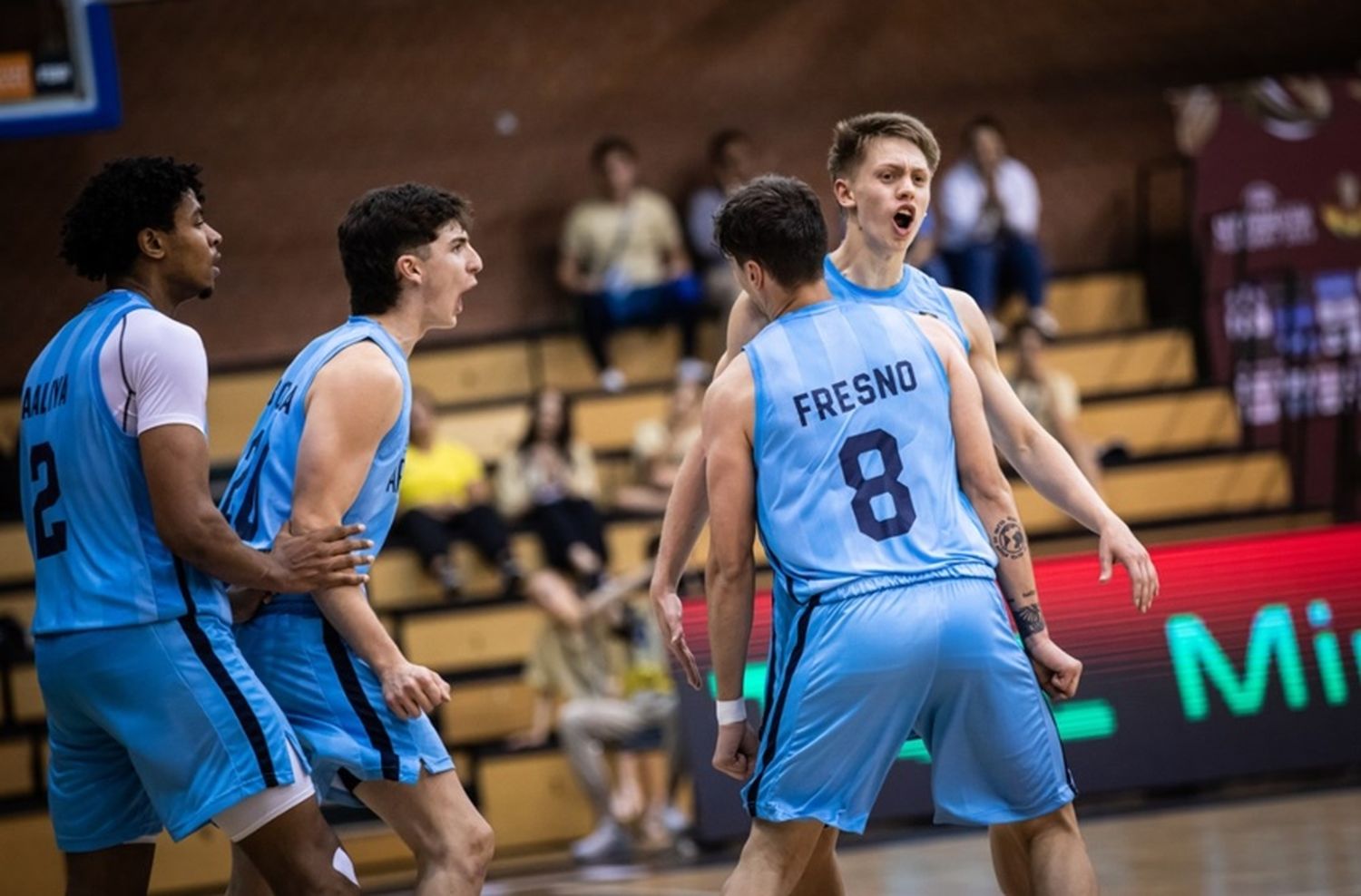 Con el marplatense Fresno, Argentina derrotó a Brasil y se metió entre los ocho mejores