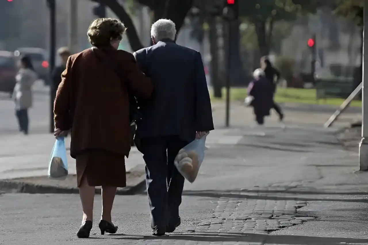 Milei confirmó que vetará la nueva ley de movilidad previsional: qué pierden los jubilados