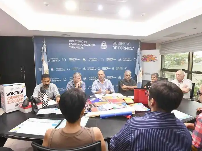 Defensa al Consumidor junto al Banco Formosa
presentaron el acuerdo Semana del consumidor
