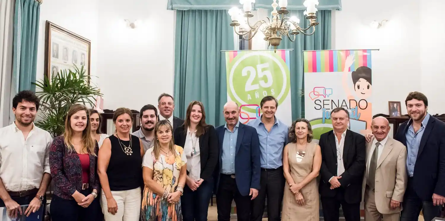 Bahl reunió a varios estamentos del gobierno de cara a los 25 años del Senado Juvenil