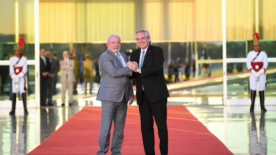 Lula prometió gestiones ante el FMI para "sacarle el cuchillo del cuello a la Argentina"