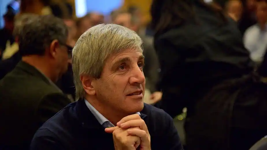 El ministro de Economía de la Nación, Luis Caputo, en el ciclo de charlas de coyuntura que lleva a cabo la Bolsa de Comercio de Córdoba