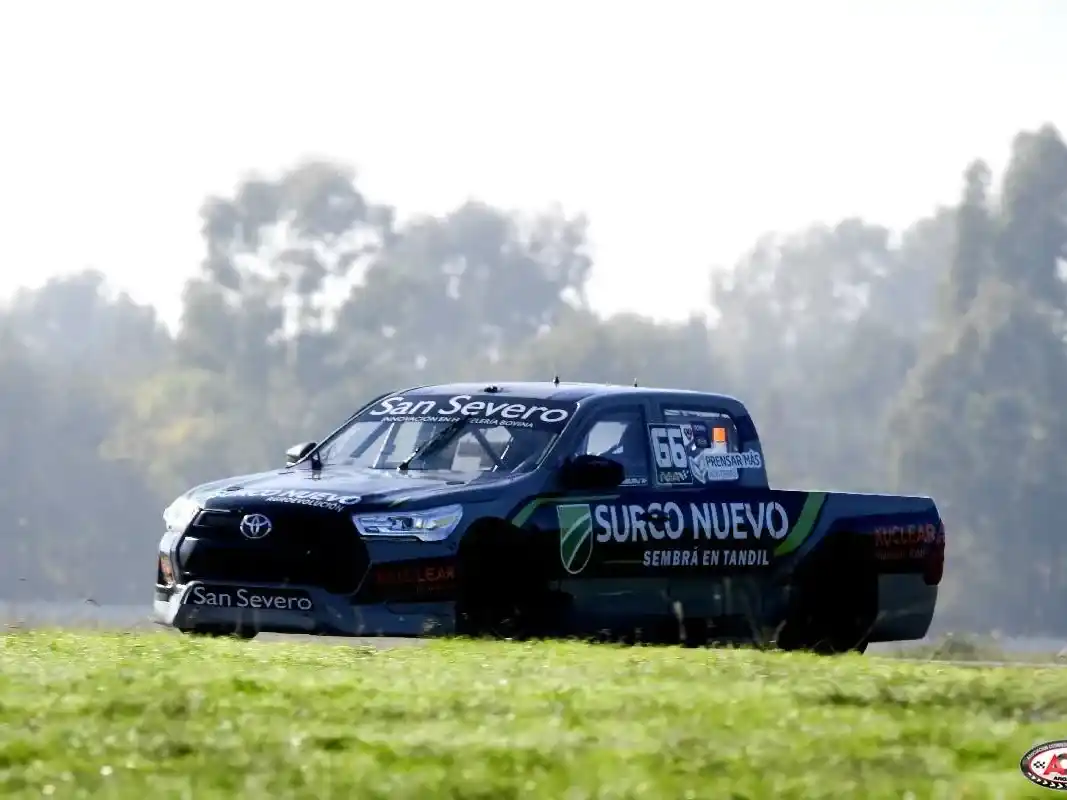 Gonzalo Aramburu en el autódromo platense.