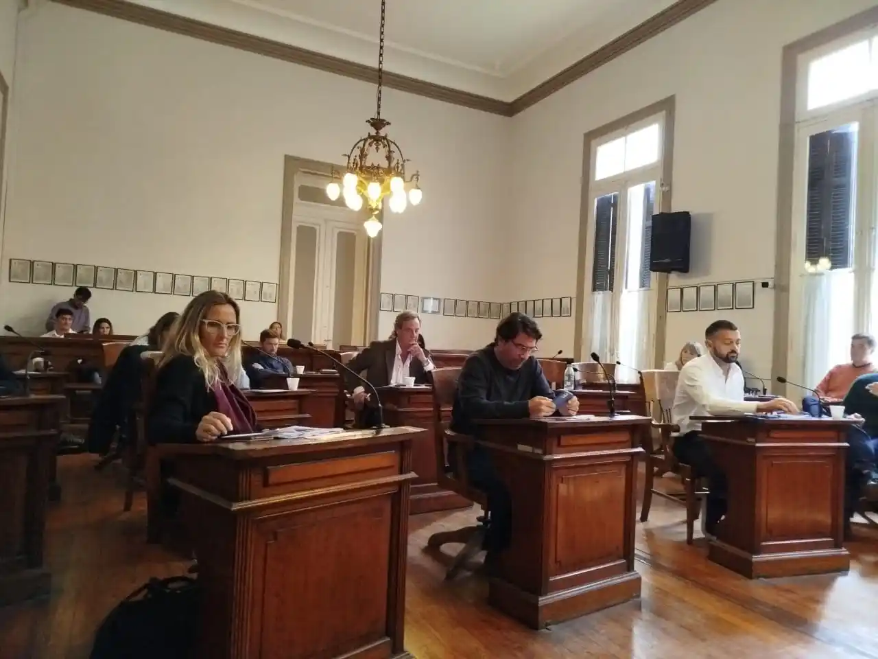 El picante intercambio por la asunción de Daniela Gatti continuó en el Concejo