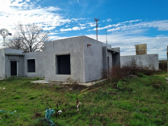 Robaron caños de gas en las 25 viviendas de Río Tala: dos aprehendidos