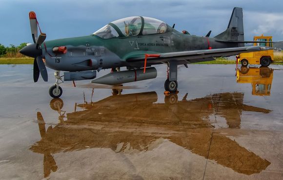 Uruguay negocia la compra de seis aviones Embraer A-29 Super Tucano