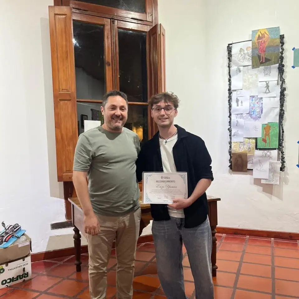 Enzo junto al director de Cultura Américo Detomasi