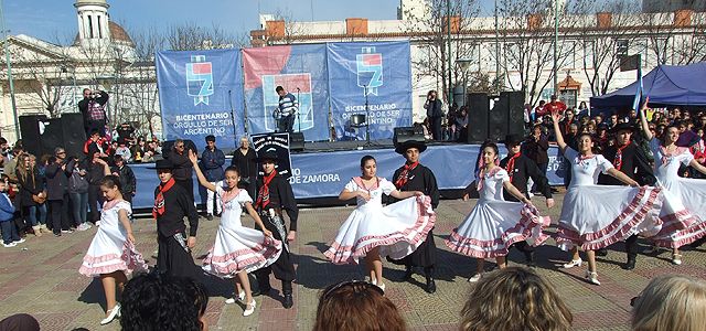 Vecinos de Lomas de Zamora celebrarán el 9 de Julio en Plaza Grigera