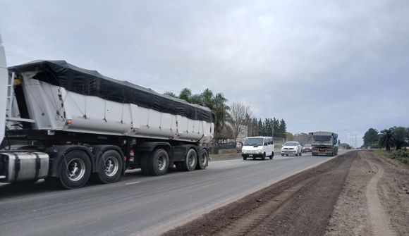 Repavimentación de ruta 1001: los vecinos piden una carpeta asfáltica que soporte el peso de los camiones