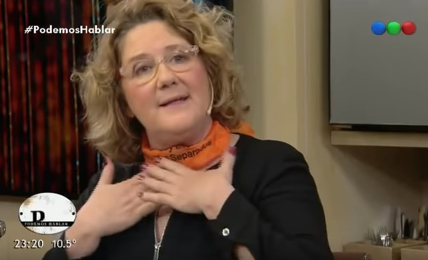 Naranja, el color del nuevo pañuelo que plantea discutir un viejo dilema
