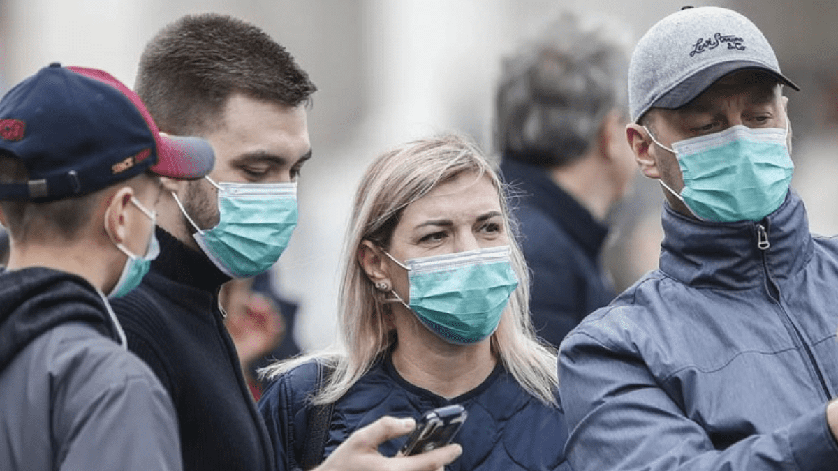 El Ministerio de Salud recomendó evitar “hablar fuerte, cantar o reírse” sin tapabocas en lugares cerrados