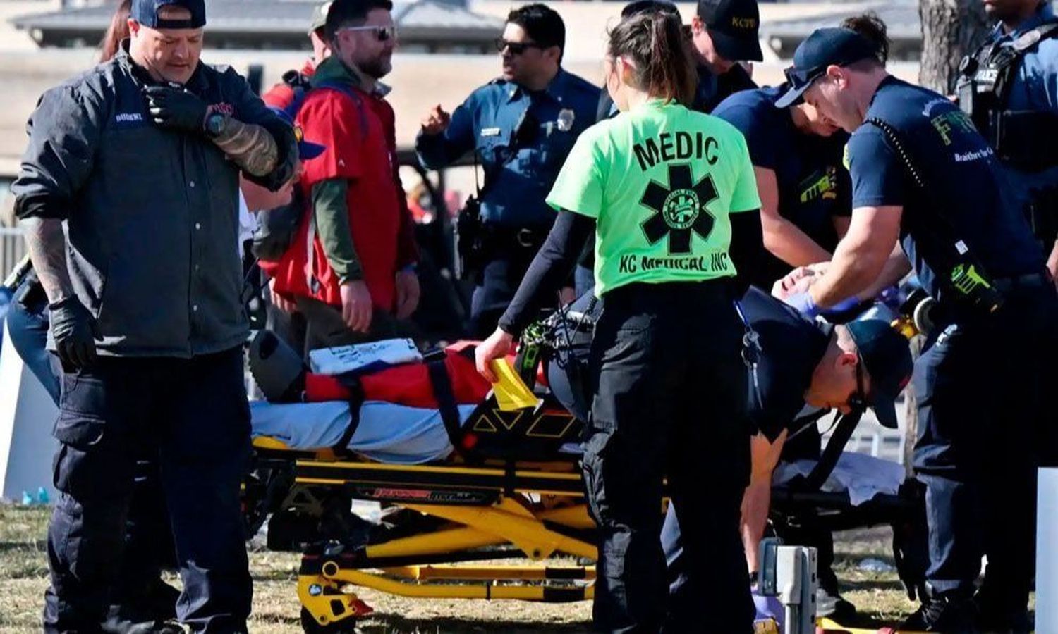 ¿Qué cargos enfrentan los detenidos por el tiroteo en el festejo de Kansas City Chiefs?