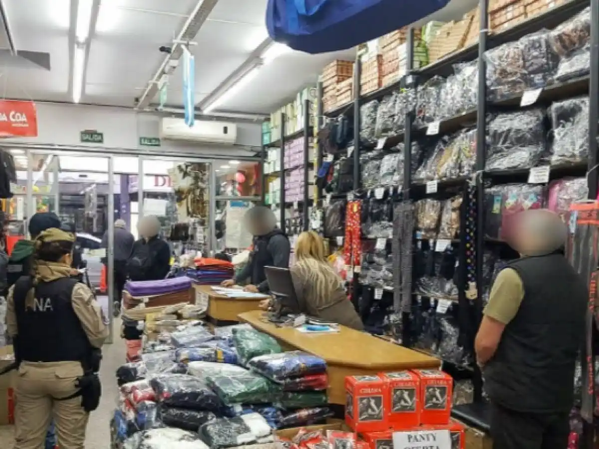 Histórico secuestro: 17 detenidos y 1.200 armas