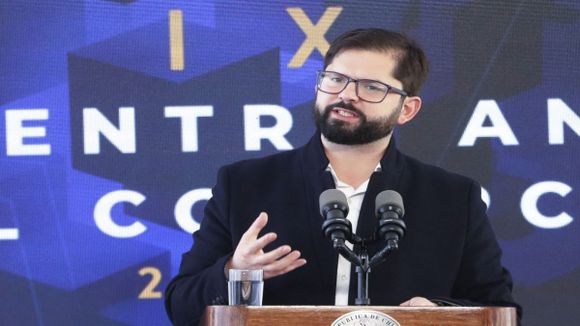 “¡NO FUI YO!”: en pleno discurso del presidente de Chile se coló el sonido de una flatulencia