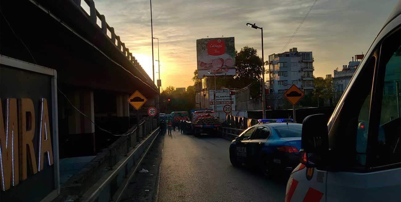 Seis heridos en violento choque múltiple entre un camión y nueve autos en Buenos Aires