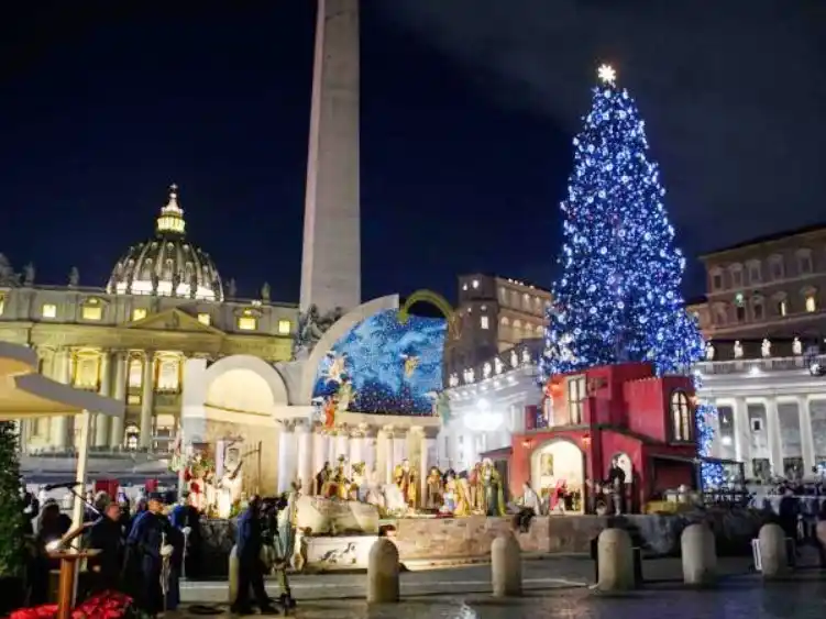 El Vaticano inauguró el pesebre y el árbol de Navidad en la Plaza de San Pedro