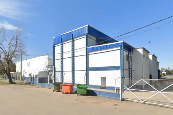 Delincuentes se hicieron pasar por empleados de un frigorífico, redujeron al personal y huyeron con un botín millonario