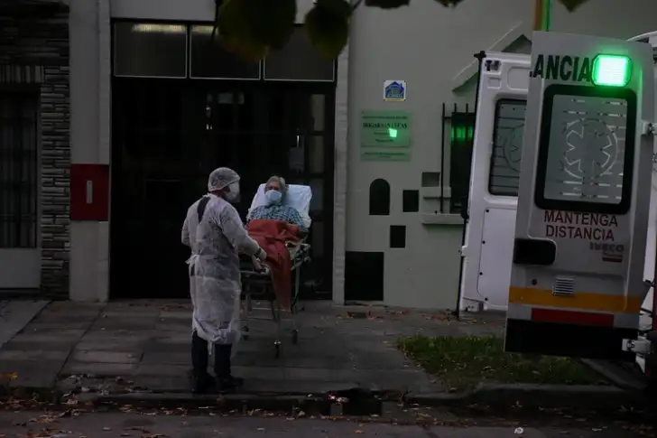 Evacuaron un geriátrico por contagio masivo: Al menos 19 personas infectadas