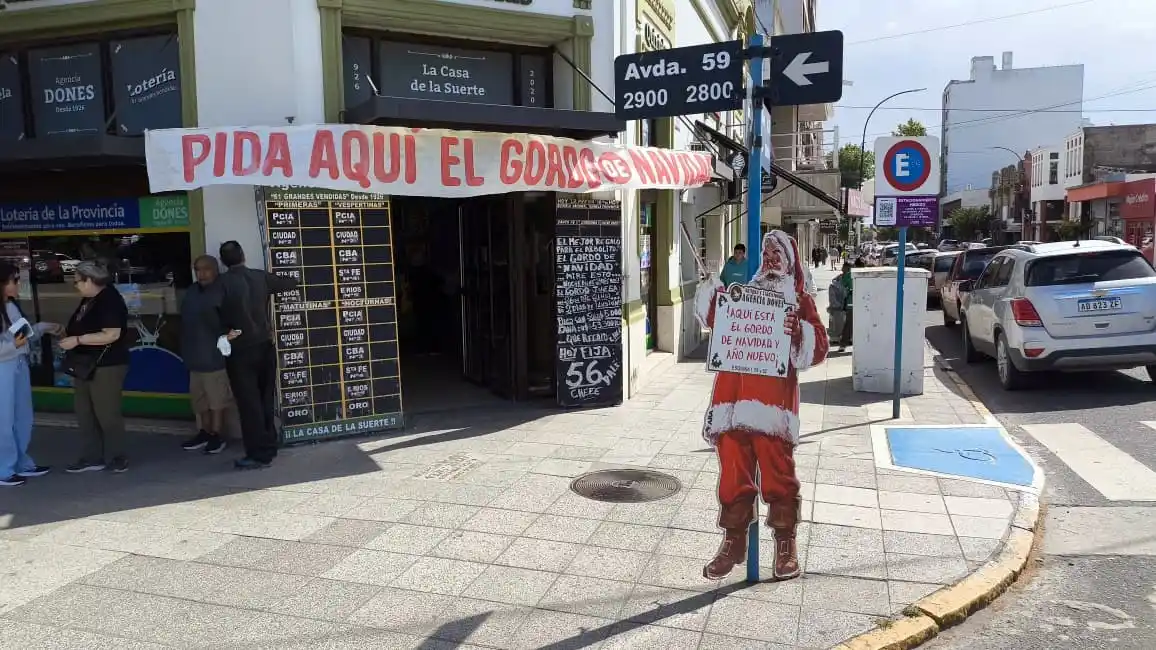 Esquina tradicional. Agencia Dones se apresta a vivir un gran sorteo navideño.
