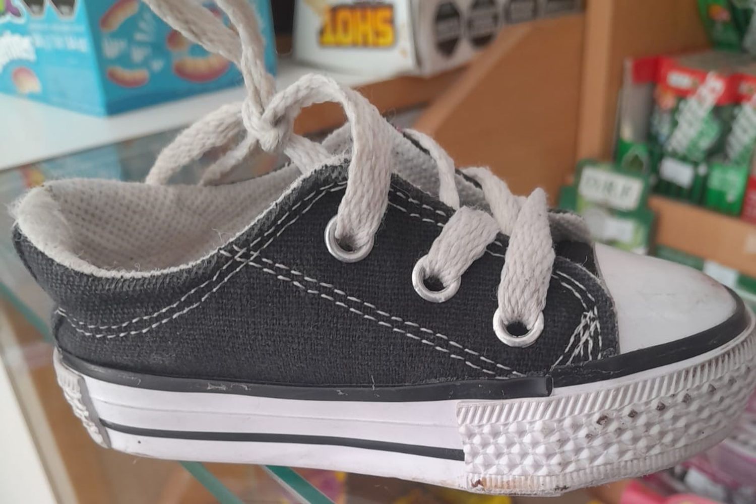 Encontraron zapatillita en el centro